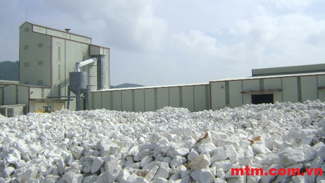 Làm sạch đá nguyên liệu - Bột Đá Trắng MTM - Công Ty CP Khoáng Sản Miền Trung